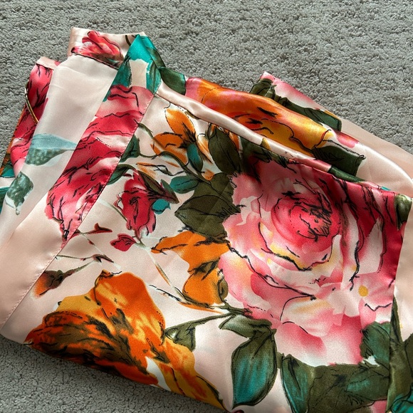 Floral Robe - Picture 2 of 2